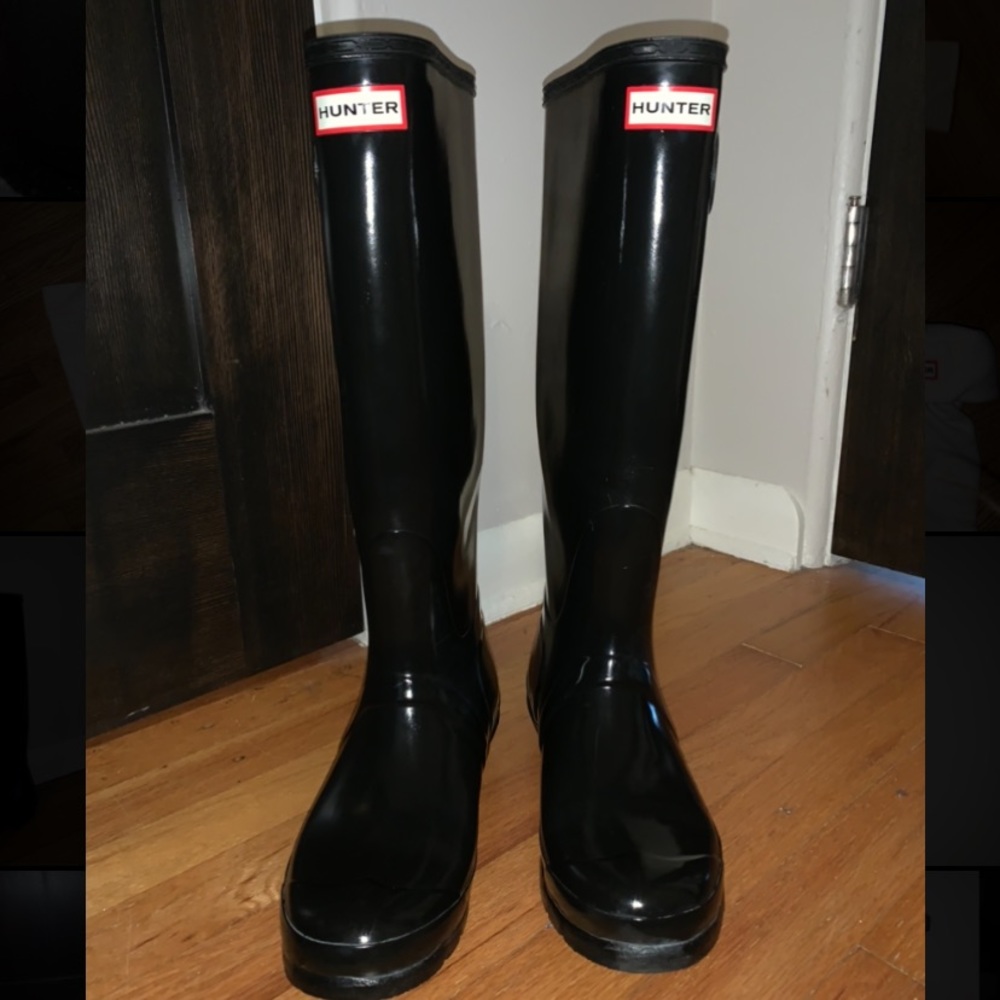 Women’s tall black shiny Hunter rain boots